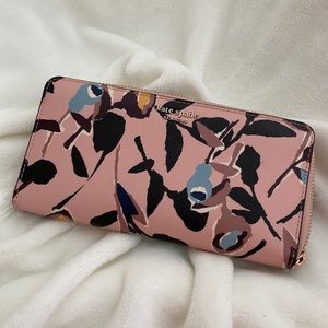 Kate spade wallet. Beautiful floral leather wallet. Great condition.